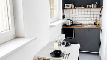 Condo, 1 Bedroom, Private Bathroom, Courtyard View | Dining
