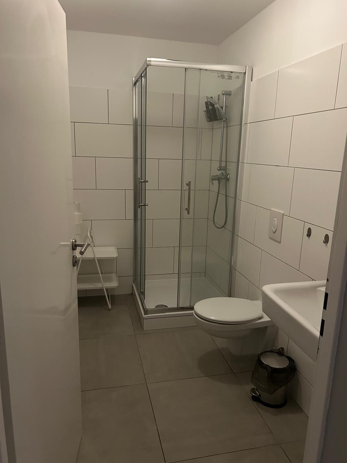 Appart'hôtel, 1 chambre, cuisine, vue cour intérieure | Salle de bain | Chaussons