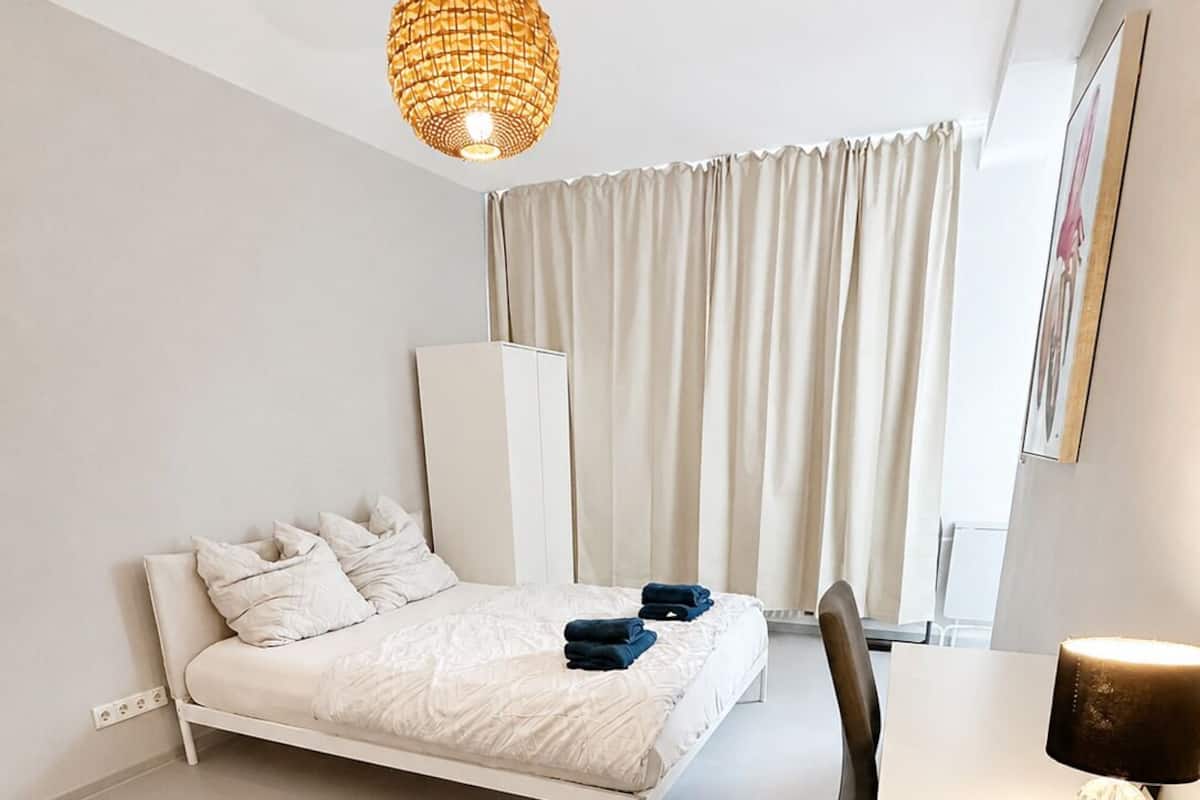 Condo, 1 Bedroom, Private Bathroom, Courtyard View | Kalis bunyi, seterika/papan seterika, Wi-fi percuma 