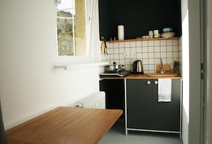 Apartment, 1 Schlafzimmer, eigenes Bad, Blick auf den Innenhof | Eigene Küche