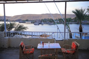 Outdoor dining - Rayan Nubian Guest House  (Aswan Governorate)