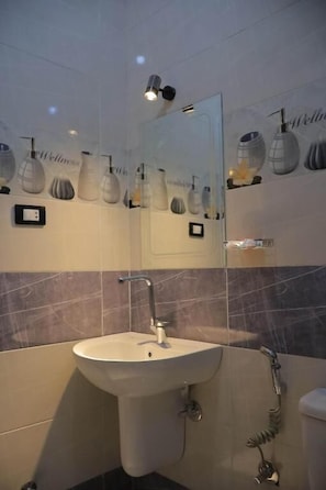 Deluxe Double or Twin Room, Patio, River View | Bathroom - Rayan Nubian Guest House  (Aswan Governorate)
