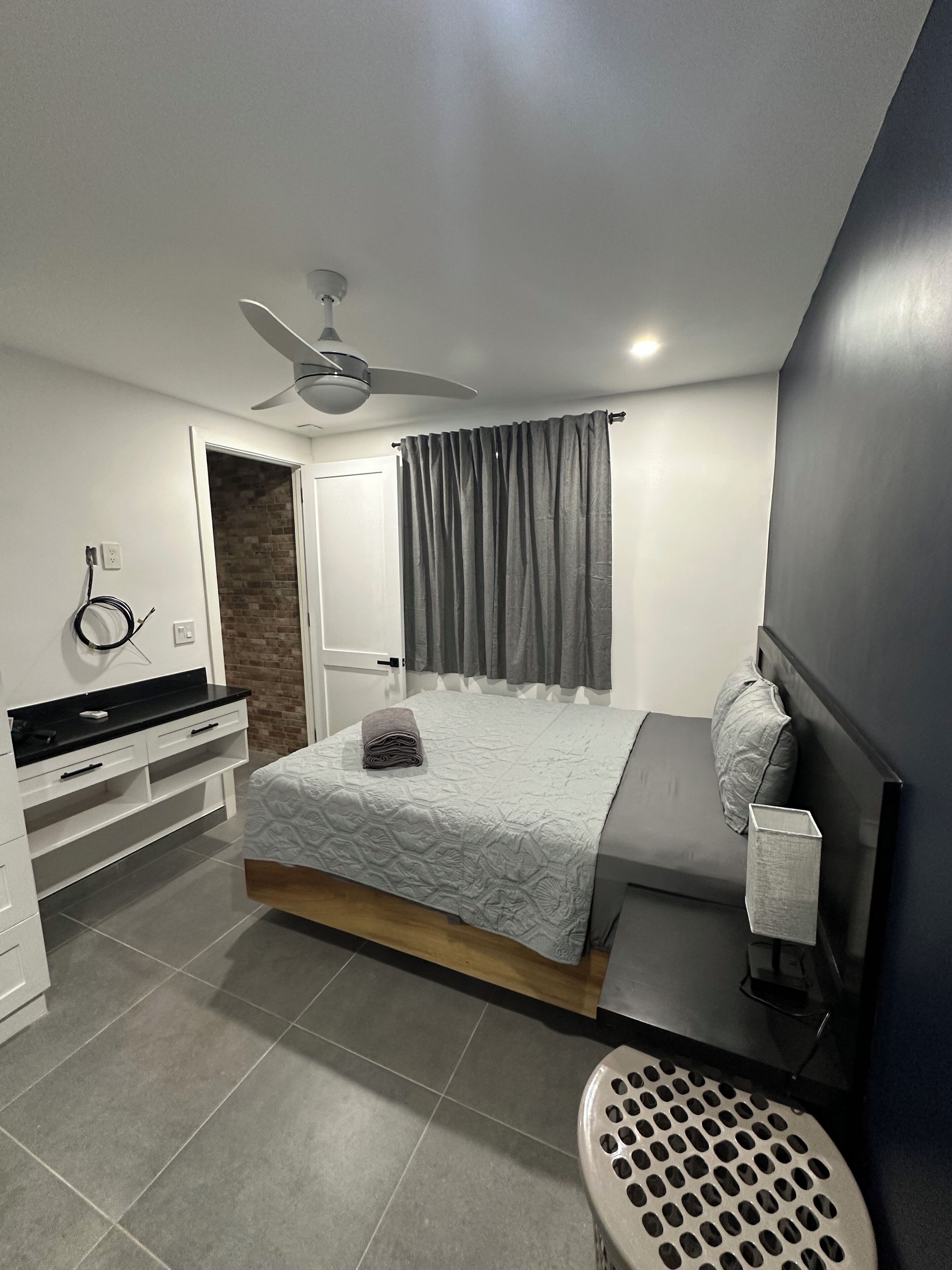 Iron/ironing board, internet, bed sheets