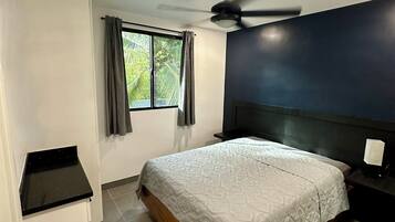 2 habitaciones, tabla de planchar con plancha, internet y ropa de cama