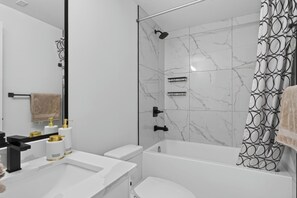 Handtücher, Seife, Toilettenpapier