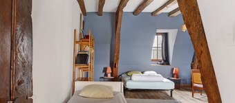 La Maison de Léonie with terrace, private garden and Wi-Fi