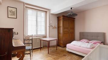 5 dormitorios, tabla de planchar con plancha, wifi