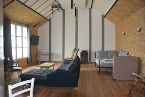 Living area - La Maison de Léonie with Terrace, Private Garden and Wi-Fi (Bourgueil)