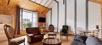 La Maison de Léonie with Terrace, Private Garden and Wi-Fi