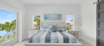 Treasure Cove- Stunning 5-bedroom, Pool Home-Walking distance to Sombraro Beach