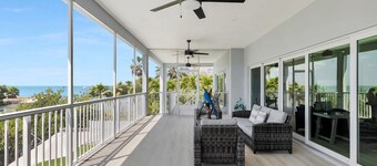 Treasure Cove- Stunning 5-bedroom, Pool Home-Walking distance to Sombraro Beach