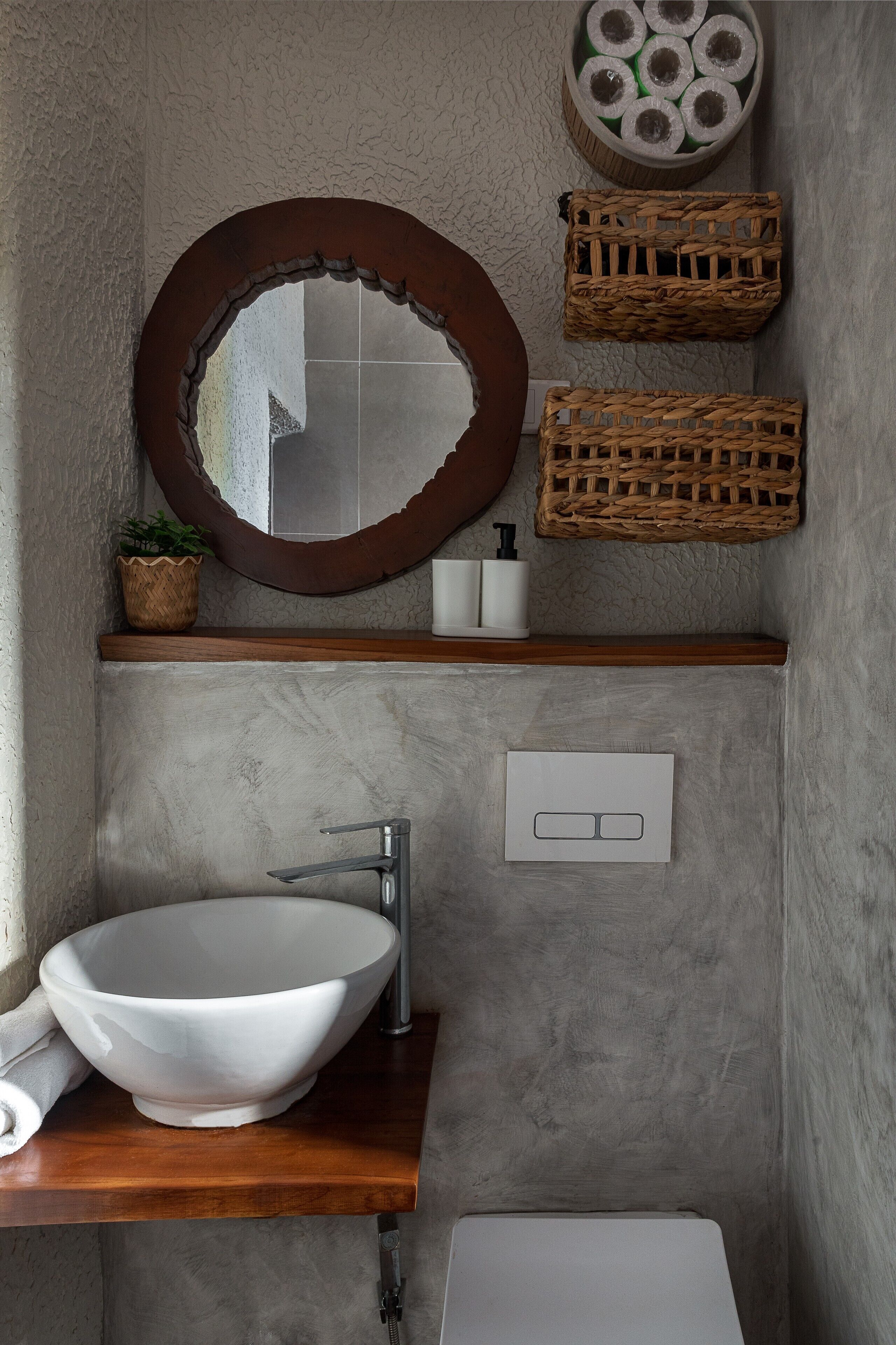 Regadera, secadora de cabello, bidet, toallas 