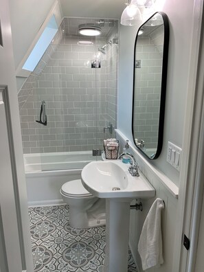 Bathroom - Lakefront Retreat w/Dock +Walk to Surf District (Clear Lake)