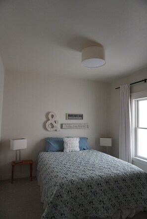 Room - Lakefront Retreat w/Dock +Walk to Surf District (Clear Lake)