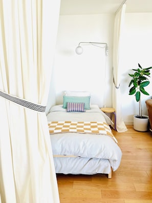 4 bedrooms, desk, iron/ironing board, WiFi (free)