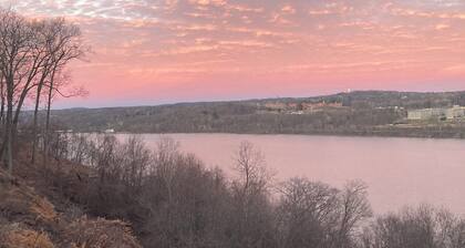 Luxury Mid Century Home on Hudson Waterfront Bluff. 4 bed/3 bath