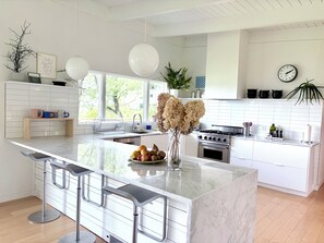 Coffee/tea maker, fridge, microwave, oven