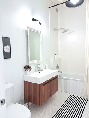 Bathroom - Luxury Mid Century Home on Hudson Waterfront Bluff. 4 bed/3 bath (Highland)