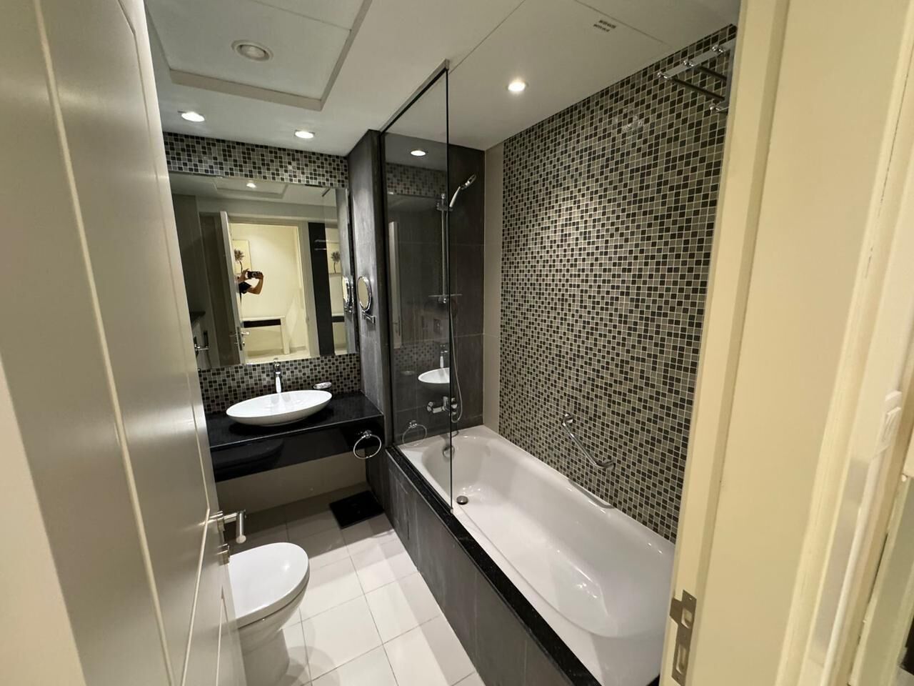 Combined shower/bathtub, hair dryer, towels, soap