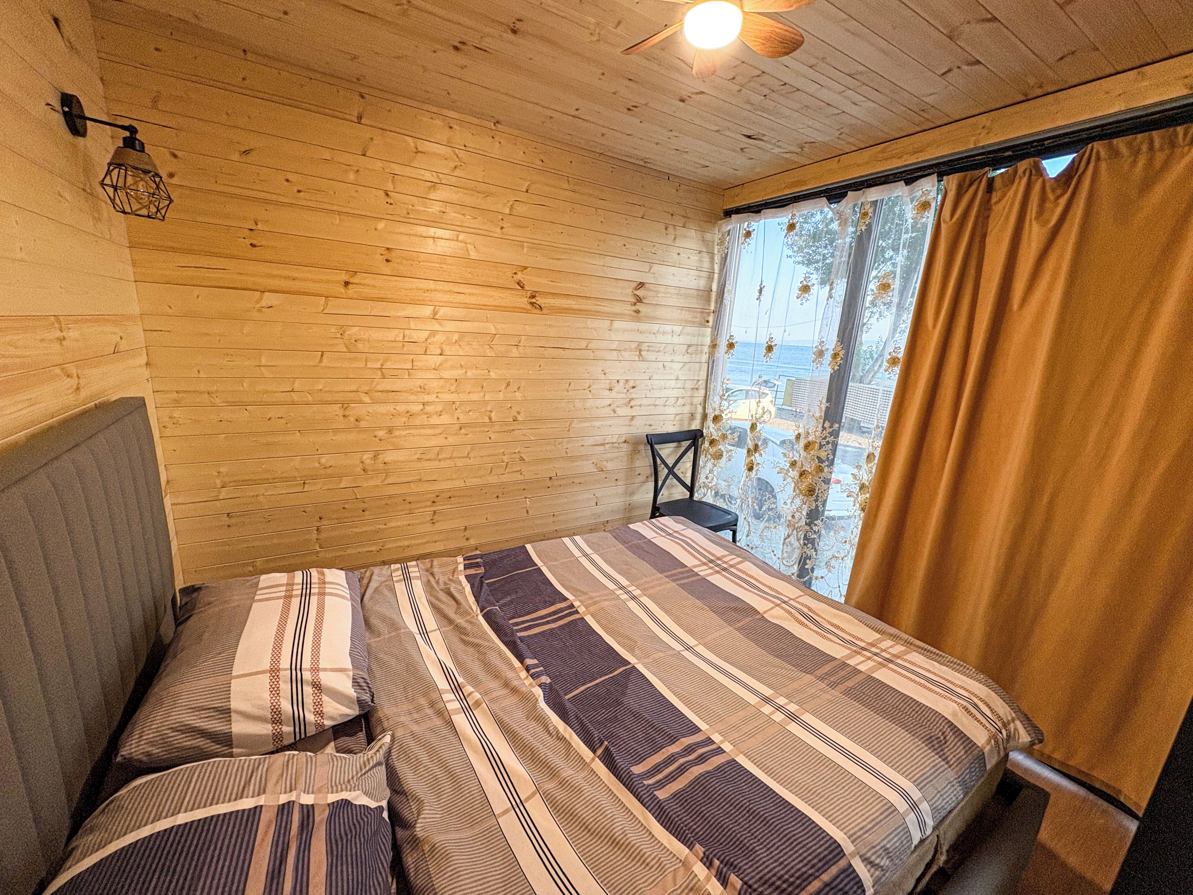 Wifi gratis y ropa de cama