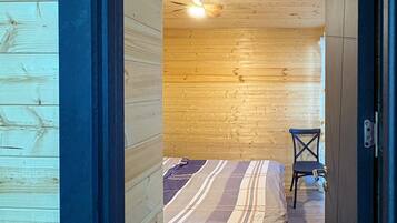 2 bedrooms, WiFi (free), bed sheets