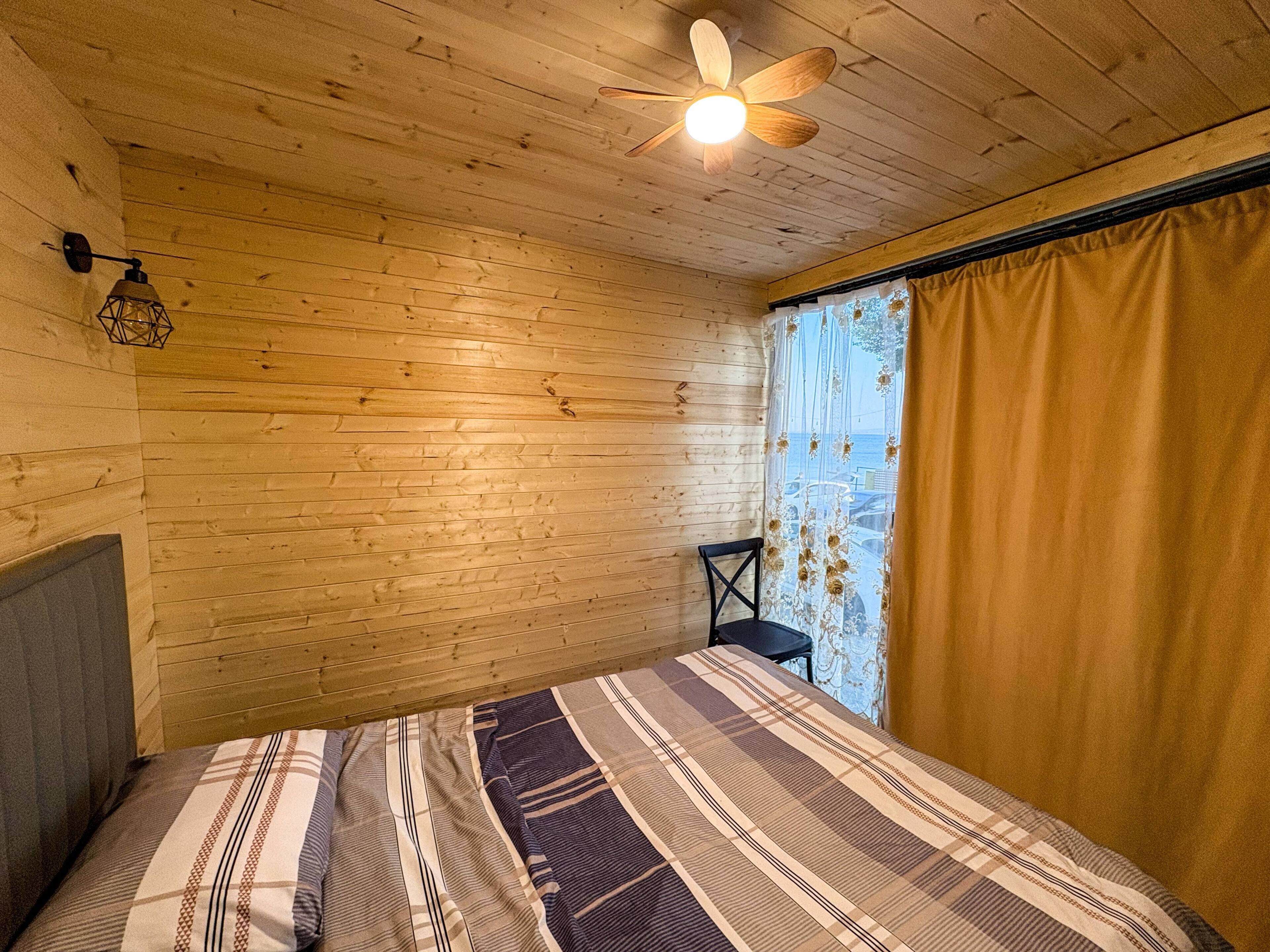 2 bedrooms, WiFi (free), bed sheets