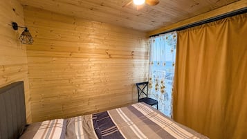 2 bedrooms, WiFi (free), bed sheets