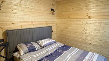 2 bedrooms, WiFi (free), bed sheets
