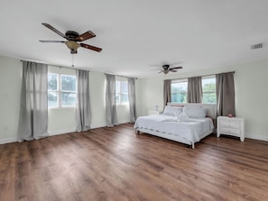 Room - Beautiful 3-bedroom home with pool near beaches and attractions (Palmetto)