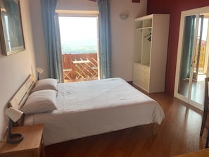 Room - Papavero Room with Mountain View, Shared Garden and Wi-Fi (Bivedo-Larido-Marazzone)