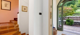 Viola Room with Mountain View, Shared Garden and Wi-Fi