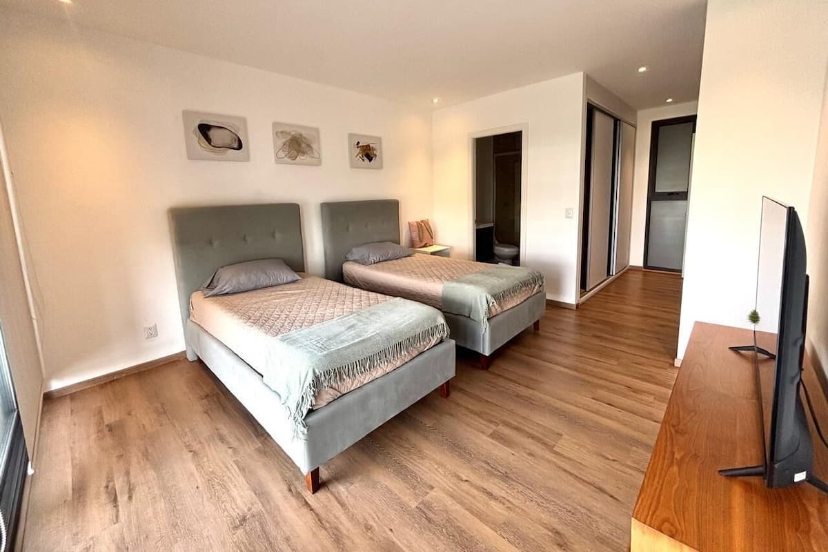 Deluxe Double Room | Iron/ironing board, free WiFi