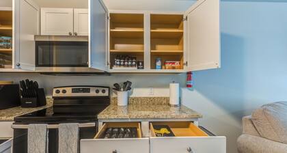 Comfortable 2BR Duplex with Fast WiFi