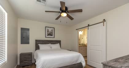 Comfortable 2BR Duplex with Fast WiFi