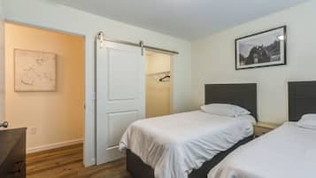 2 bedrooms, iron/ironing board, WiFi (free), bed sheets