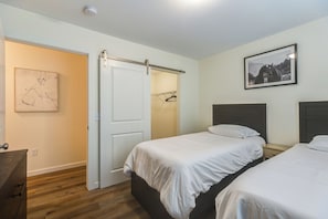 2 bedrooms, iron/ironing board, WiFi (free), bed sheets