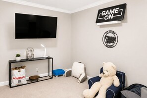 Interior - South Tulsa 4bd, Jenks schools, remodeled 3100sf executive home, has home ofc (Tulsa)
