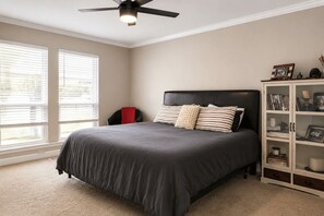 Iron/ironing board, WiFi, bed sheets - South Tulsa 4bd, Jenks schools, remodeled 3100sf executive home, has home ofc (Tulsa)