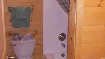 Haartrockner, Handtücher, Seife, Toilettenpapier