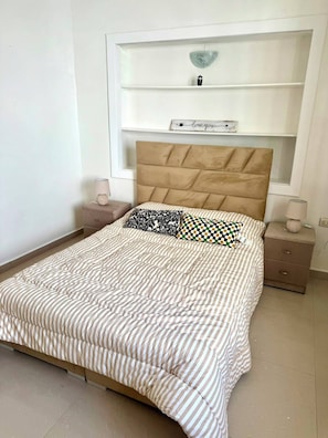 3 bedrooms, iron/ironing board, WiFi (free), bed sheets