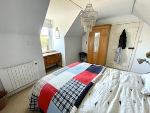 Room - Cosy 1850s cottage in stunning coastal location - lovingly restored, (Cove)