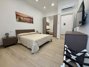 Iron/ironing board, WiFi, bed sheets - Vrbo Property (Casoria)