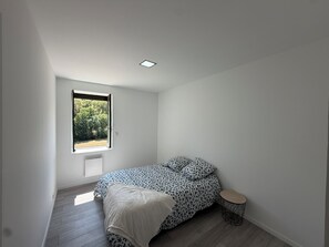 2 bedrooms, bed sheets