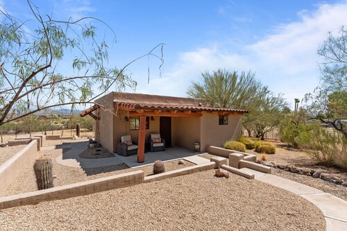 Casita with pool and horse privileges 