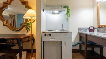 Suite Deluxe | Cocina privada | Horno y placa de cocina