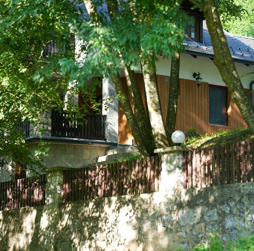 Vila Dolina Mira Private Nature Retreat with River View