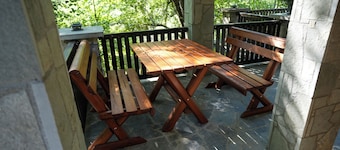 Vila Dolina Mira Private Nature Retreat with River View