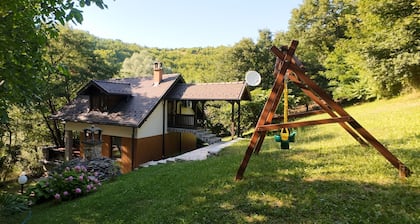 Vila Dolina Mira Private Nature Retreat with River View