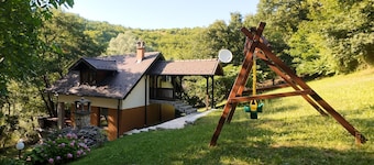 Vila Dolina Mira Private Nature Retreat with River View