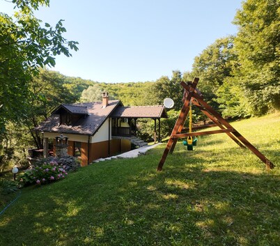 Vila Dolina Mira Private Nature Retreat with River View